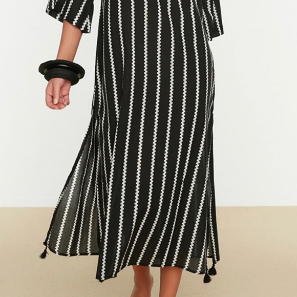 Black and White Striped Swim Coverup - Picture 11 of 14